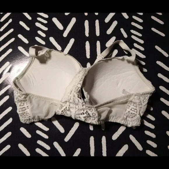 Auden White Front Clasp Bra - Picture 2 of 7
